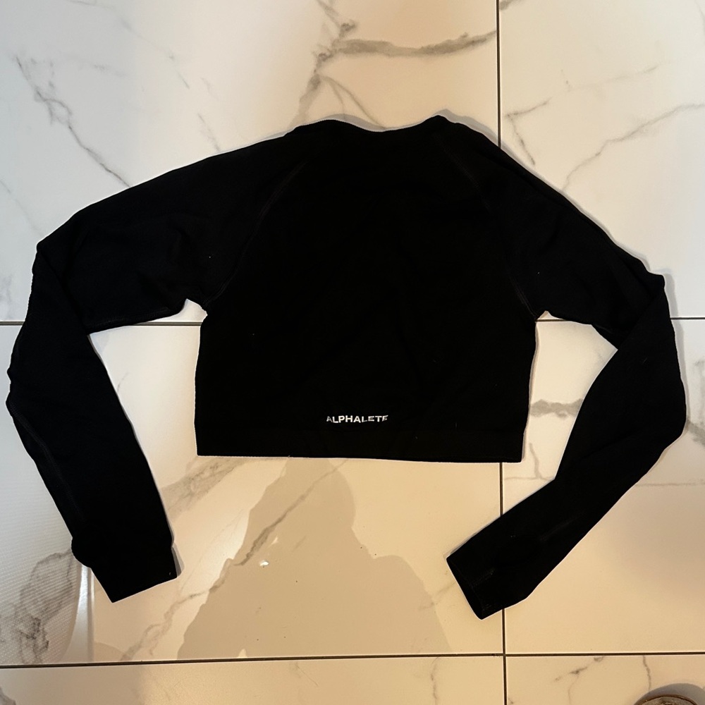Alphalete Women's Black Long Sleeve Crop Top